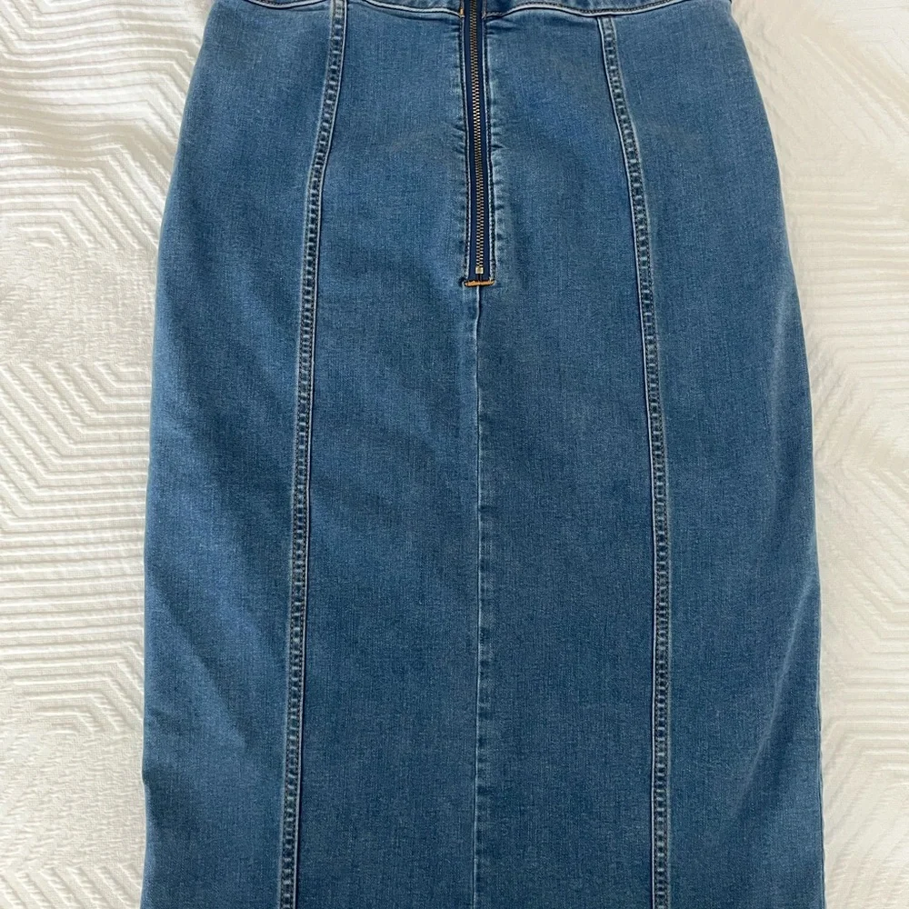 Eva Mendes Stretch Denim Skirt - Picture 5 of 9